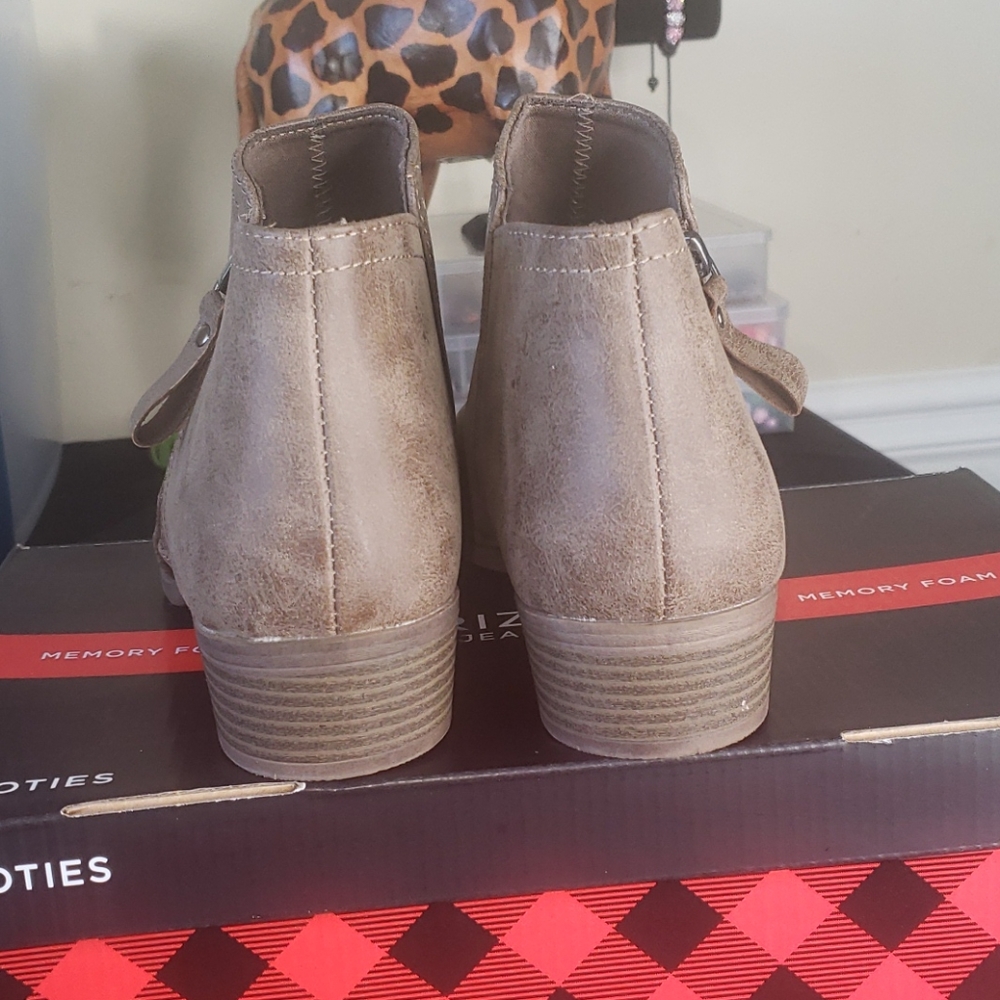 Booties - Picture 4 of 4
